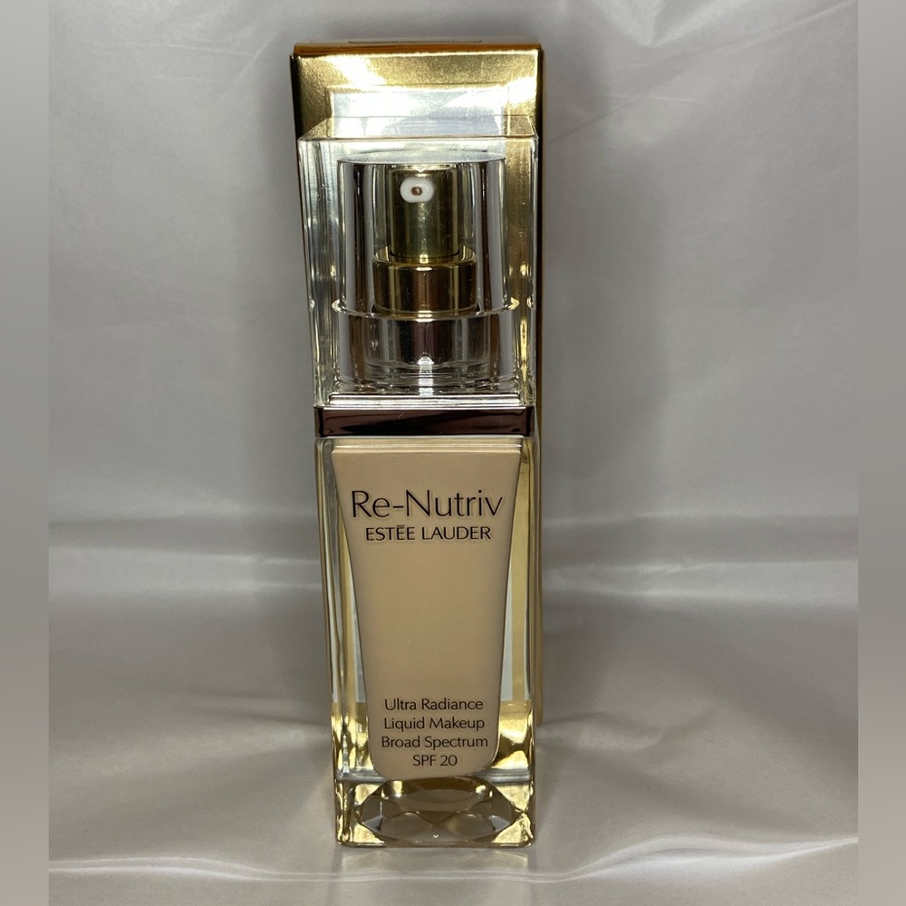 Estée Lauder Re-Nutriv Ultra Radiance Liquid Foundation SPF 20 1C1 (Cool Bone)